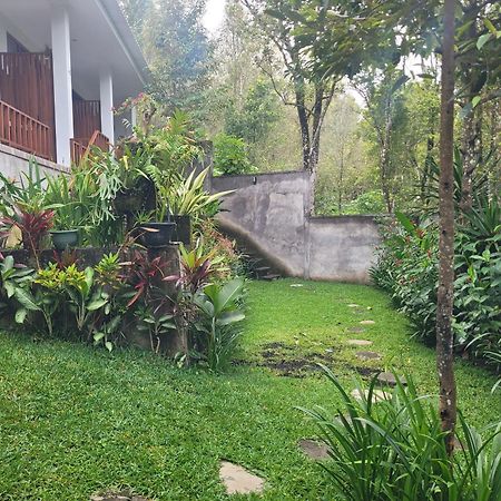 Appartamento Umah Yugadi Bali Munduk Esterno foto