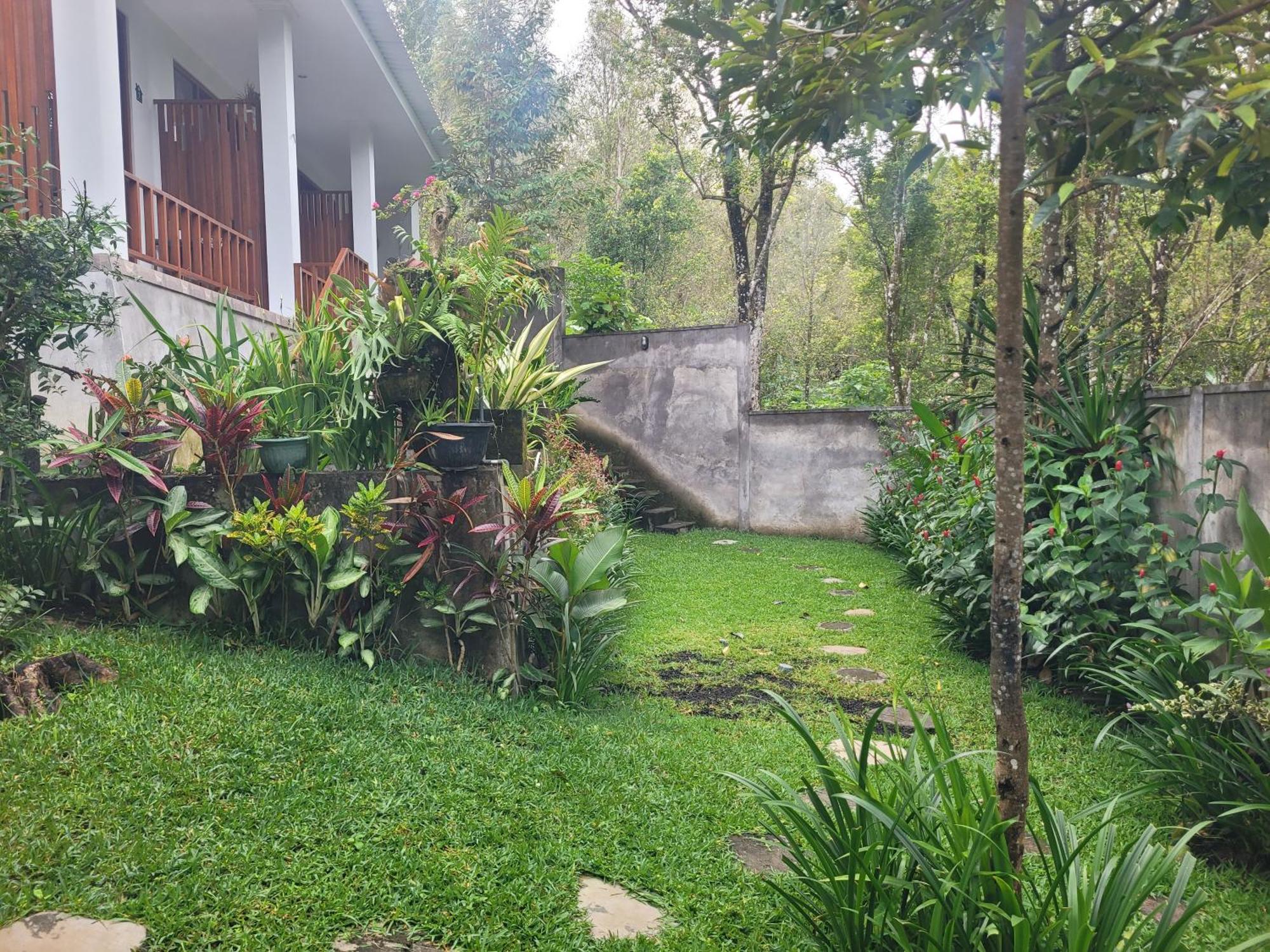 Appartamento Umah Yugadi Bali Munduk Esterno foto